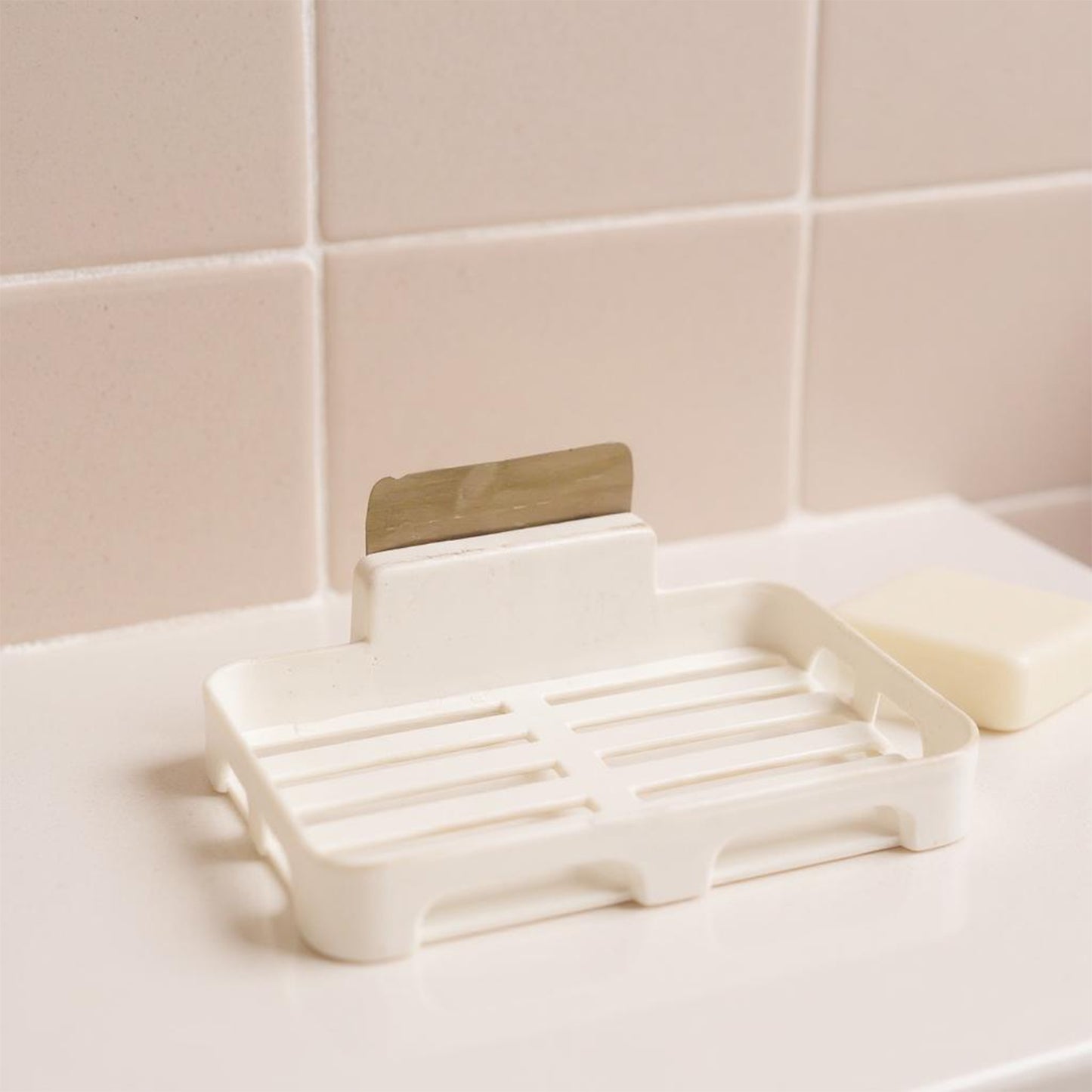 Self-adhesive Wall Mount Plastic Soap Dish With Drain Slots